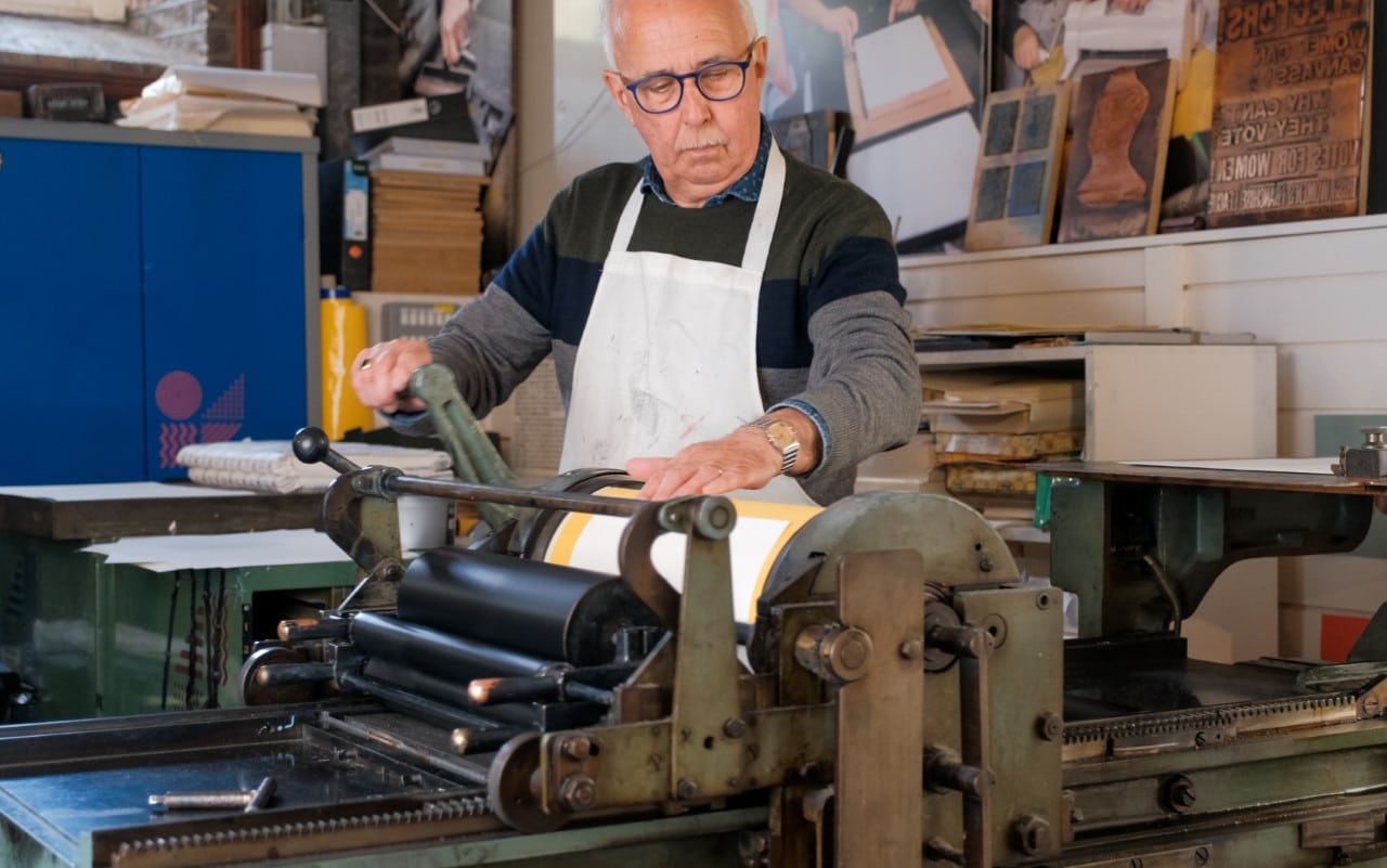 Sean Sills printing Short Stories in Print on the Museum's Vandercook Press