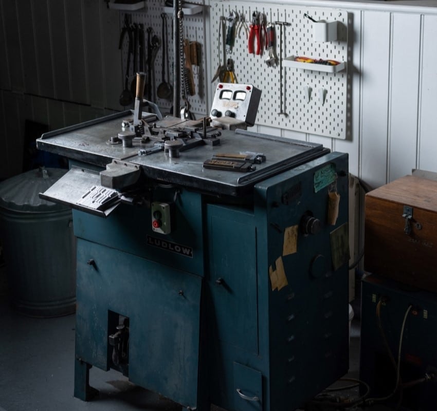 Ludlow typecaster machine